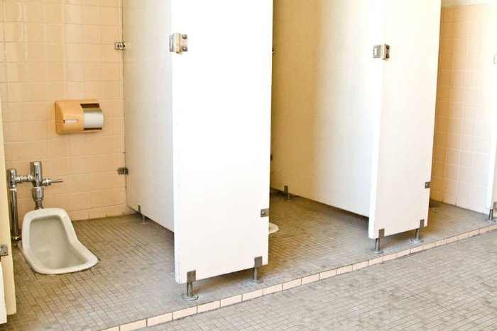 Nằm mộng thấy bị ỉa trong quần khi đi du lịch tại Tây Ban Nha